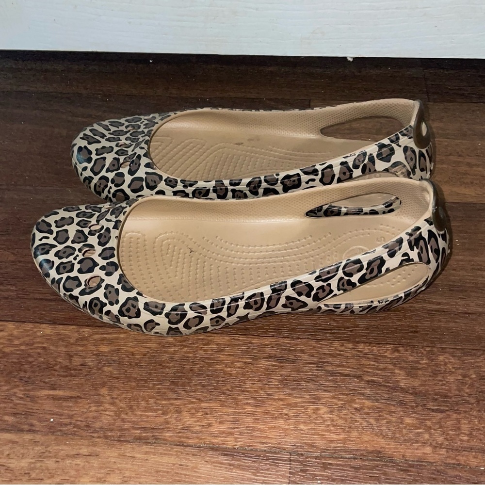 CROCS Kadee Thea CHEETAH/LEOPARD PRINT Ballet FLAT- Women’s Size 8w - Picture 2 of 5